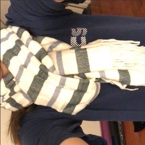Long scarf